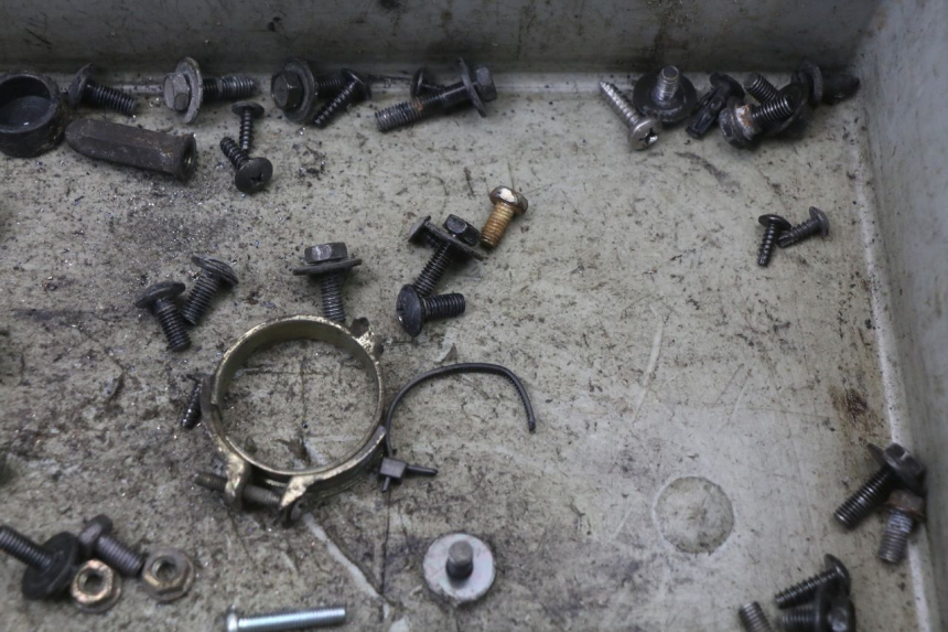 photo de SAC VISSERIE VIS KYMCO AGILITY CARRY 50 (2011 - 2020) - Zoom état d’usage