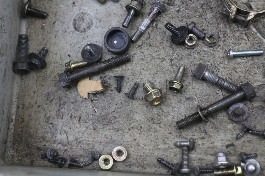 photo de SAC VISSERIE VIS KYMCO AGILITY CARRY 50 (2011 - 2020) - Autre angle de vue