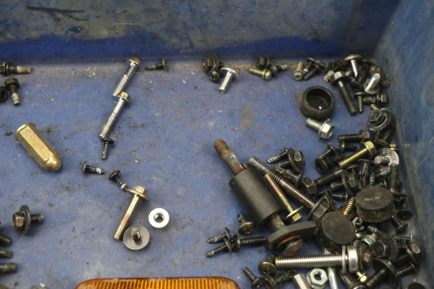 photo de SAC VISSERIE VIS KYMCO AGILITY CITY 16P 125 (2015 - 2021) - Zoom état d’usage