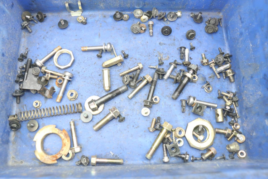 photo de SAC VISSERIE VIS KYMCO AGILITY CITY 2T 50 (2008 - 2016) - Détail de la pièce