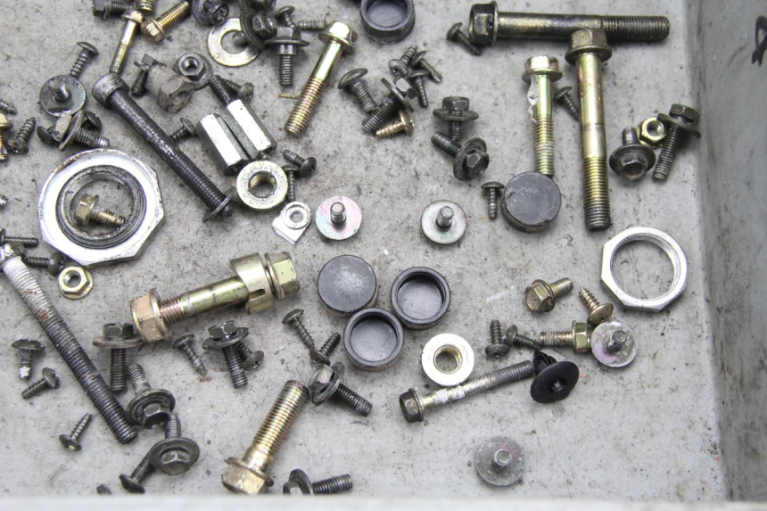 photo de SAC VISSERIE VIS KYMCO AGILITY CITY 4T 50 (2008 - 2016) - Zoom état d’usage