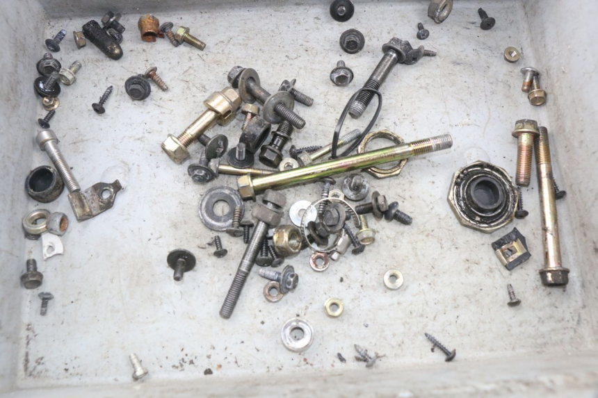 photo de SAC VISSERIE VIS KYMCO AGILITY FR 2T 50 (2012 - 2017) - Détail de la pièce