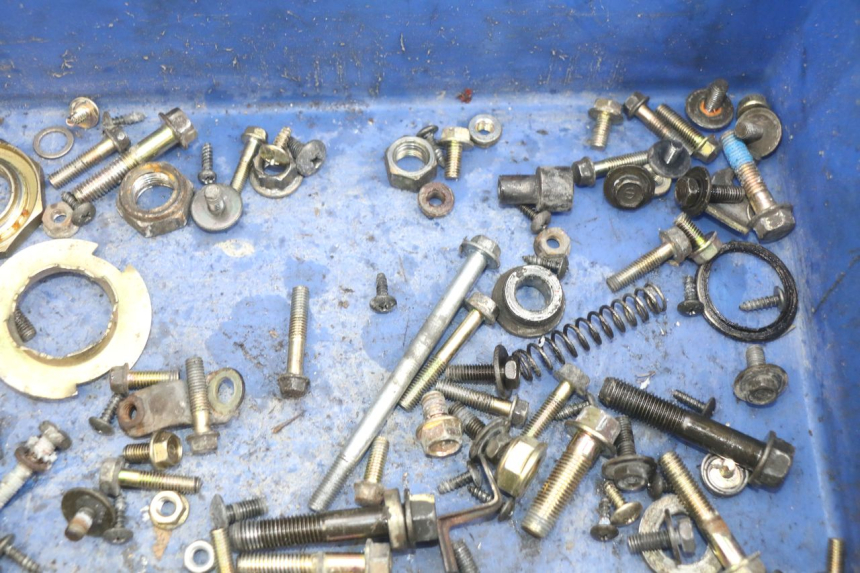 photo de SAC VISSERIE VIS KYMCO AGILITY NAKED RENOUVO 2T 50 (2011 - 2018) - Autre angle de vue