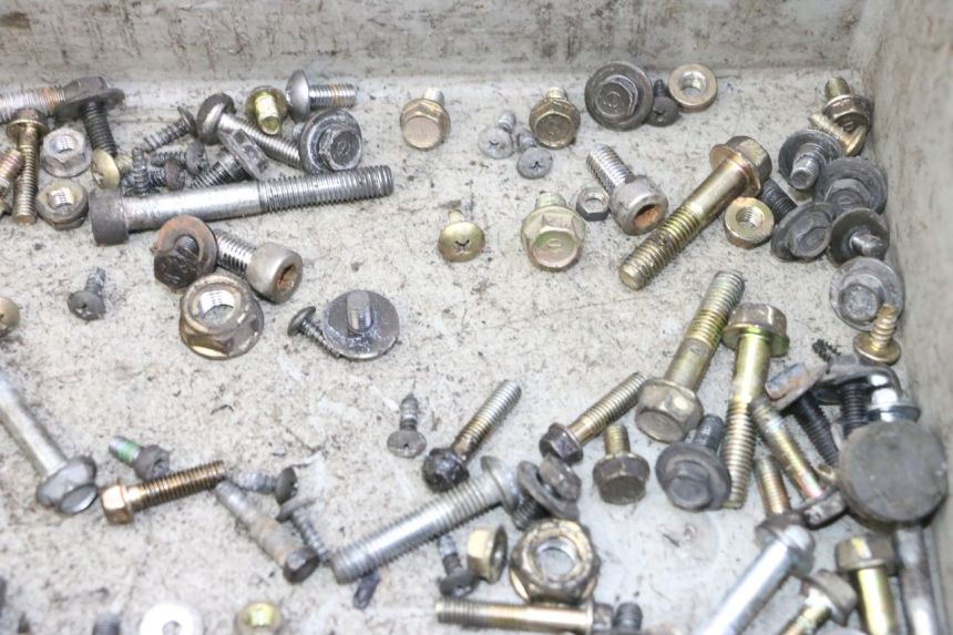 photo de SAC VISSERIE VIS KYMCO AGILITY NAKED RENOUVO 2T 50 (2011 - 2018) - Gros plan technique