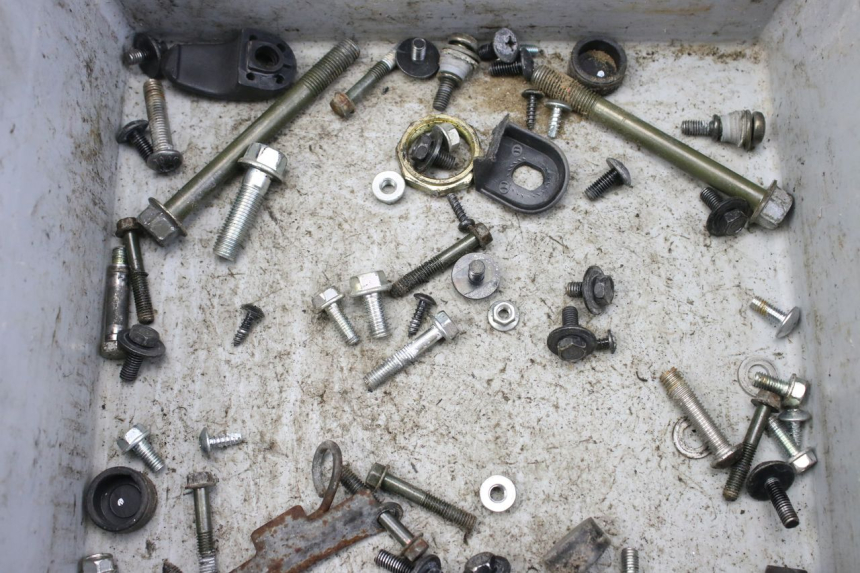 photo de SAC VISSERIE VIS KYMCO AGILITY NAKED RENOUVO 4T 50 (2018 - 2020) - Autre angle de vue