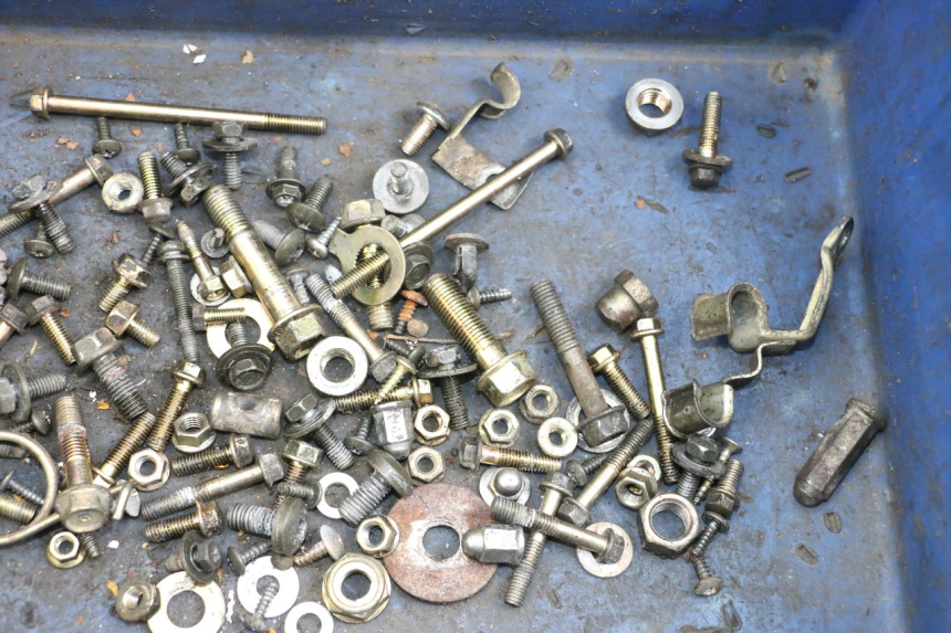 photo de SAC VISSERIE VIS KYMCO AGILITY PREMIUM 50 (2007 - 2010) - Zoom état d’usage