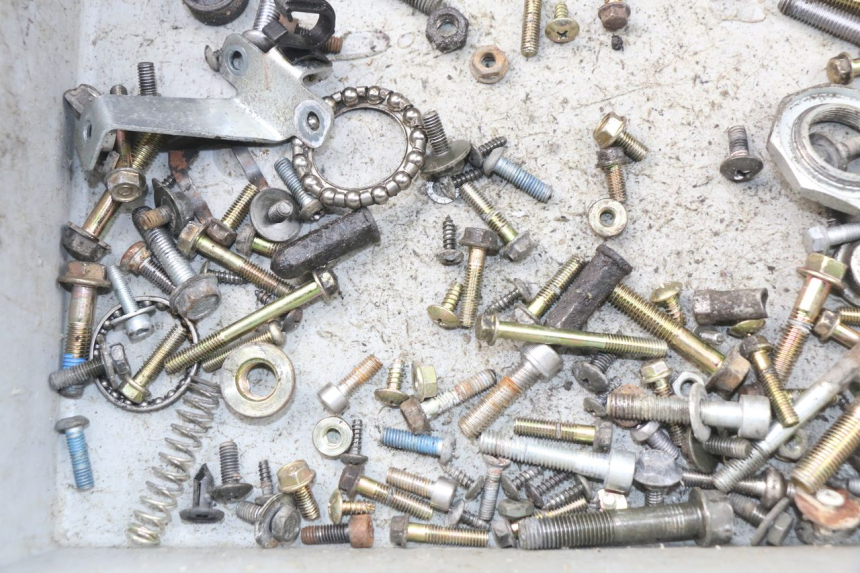 photo de SAC VISSERIE VIS KYMCO AGILITY RS 2T 50 (2009 - 2013) - Autre angle de vue