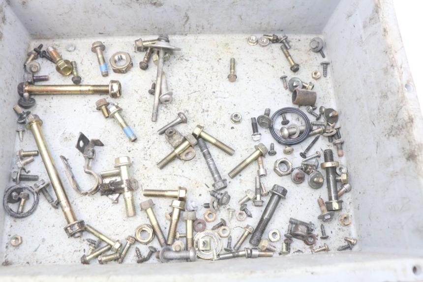 photo de SAC VISSERIE VIS KYMCO AGILITY RS 2T 50 (2009 - 2013) - Détail de la pièce