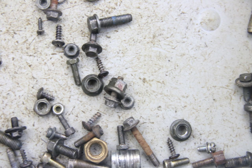 photo de SAC VISSERIE VIS MBK BOOSTER NEXT GENERATION 50 (2004 - 2007) - Zoom état d’usage