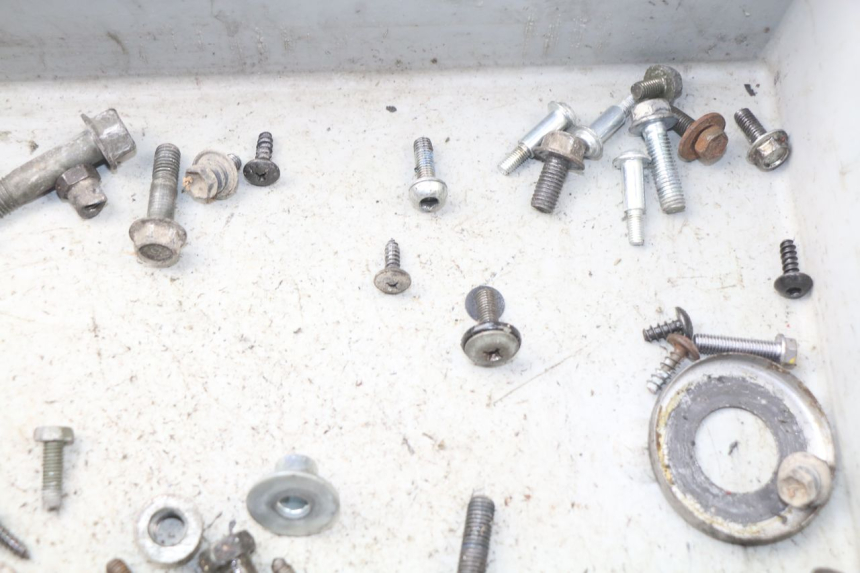 photo de SAC VISSERIE VIS MBK BOOSTER SPIRIT 50 (2004 - 2017) - Autre angle de vue