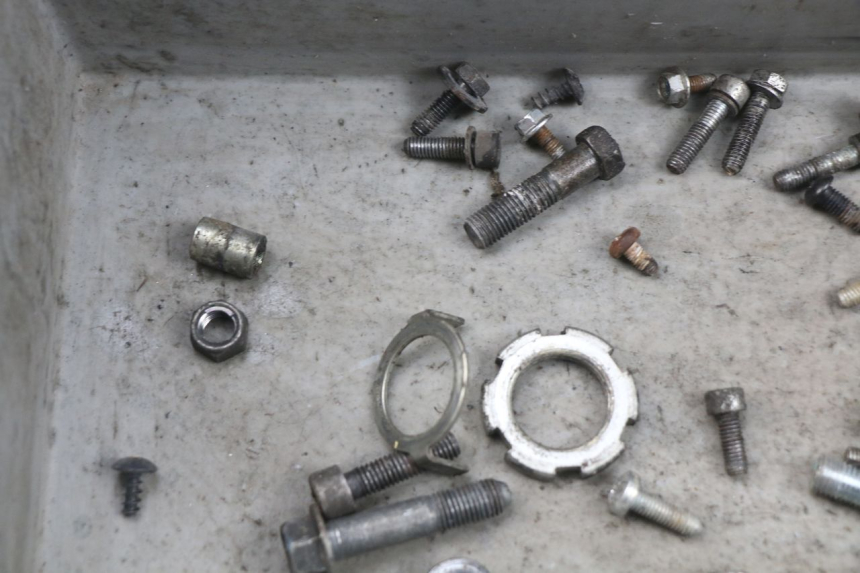 photo de SAC VISSERIE VIS MBK BOOSTER SPIRIT 50 (2004 - 2017) - Gros plan technique