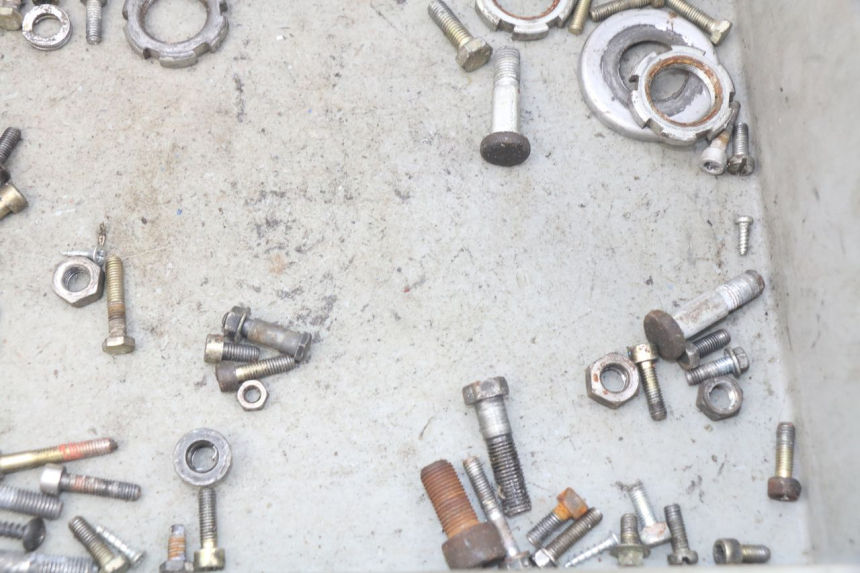 photo de SAC VISSERIE VIS MBK BOOSTER SPIRIT 50 (2004 - 2017) - Zoom état d’usage