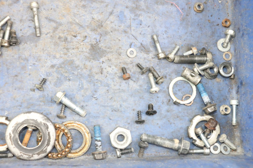 photo de SAC VISSERIE VIS MBK BOOSTER SPIRIT 50 (2004 - 2017) - Zoom état d’usage