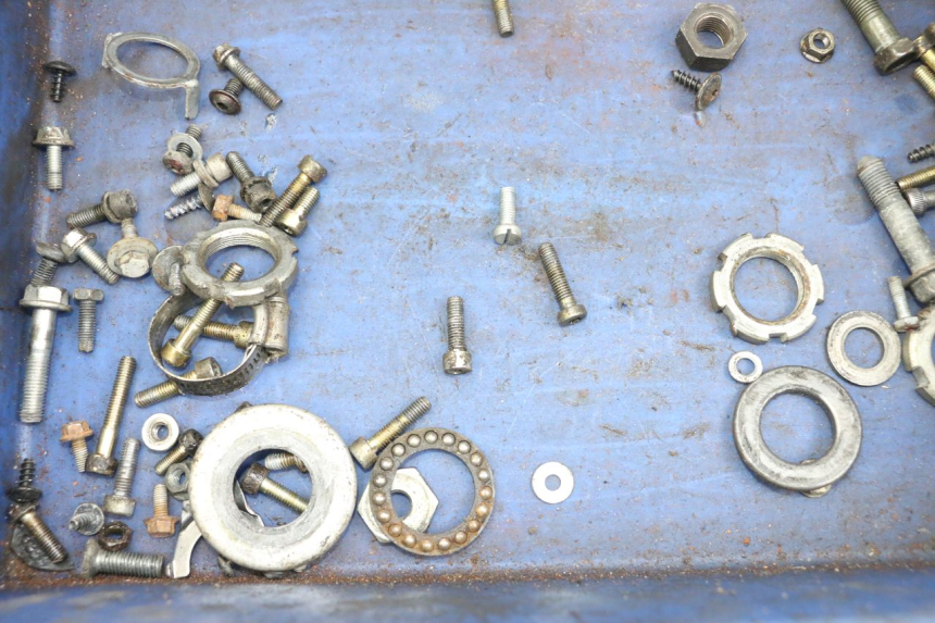 photo de SAC VISSERIE VIS MBK BOOSTER SPIRIT 50 (2004 - 2017) - Zoom état d’usage