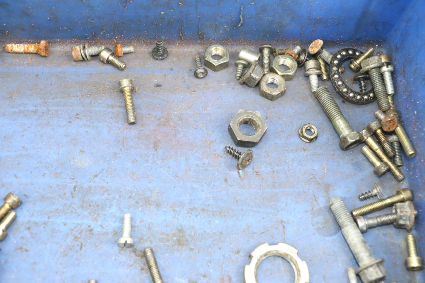 photo de SAC VISSERIE VIS MBK BOOSTER SPIRIT 50 (2004 - 2017) - Autre angle de vue