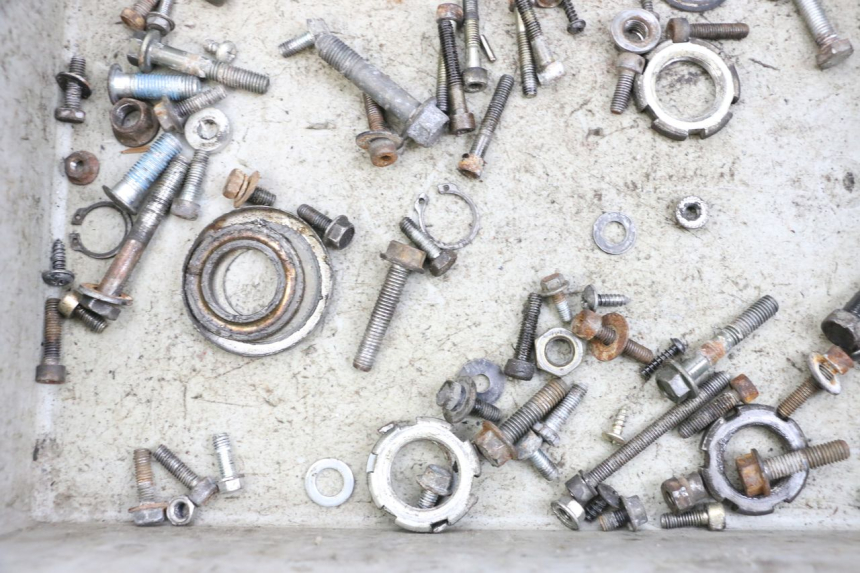 photo de SAC VISSERIE VIS MBK BOOSTER SPIRIT 50 (2004 - 2017) - Autre angle de vue