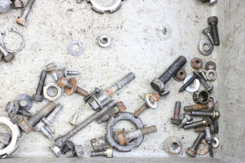 photo de SAC VISSERIE VIS MBK BOOSTER SPIRIT 50 (2004 - 2017) - Gros plan technique