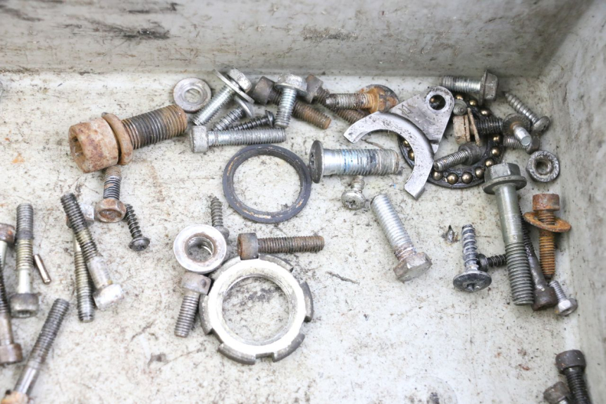 photo de SAC VISSERIE VIS MBK BOOSTER SPIRIT 50 (2004 - 2017) - Vue d’ensemble