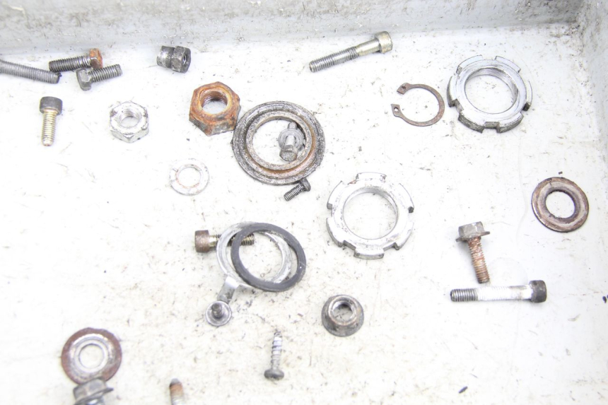 photo de SAC VISSERIE VIS MBK BOOSTER SPIRIT NAKED 50 (2004 - 2017) - Autre angle de vue