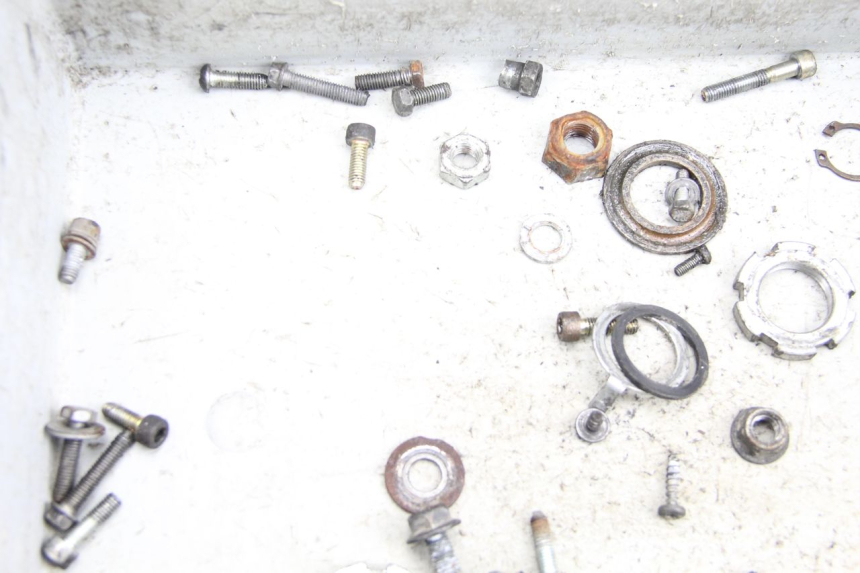 photo de SAC VISSERIE VIS MBK BOOSTER SPIRIT NAKED 50 (2004 - 2017) - Gros plan technique