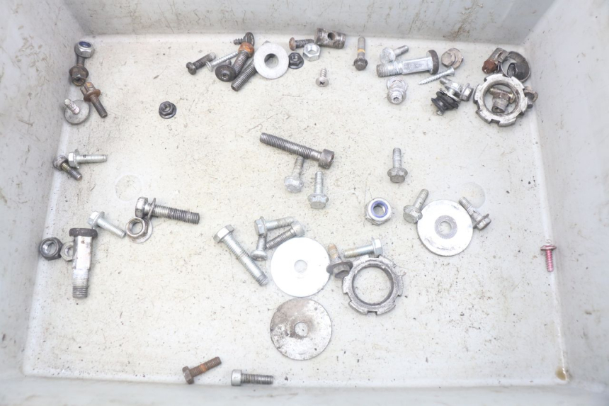 photo de SAC VISSERIE VIS MBK BOOSTER SPIRIT NAKED 50 (2004 - 2017) - Vue principale