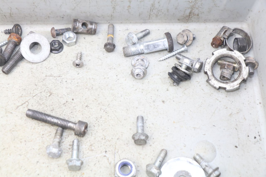 photo de SAC VISSERIE VIS MBK BOOSTER SPIRIT NAKED 50 (2004 - 2017) - Zoom état d’usage