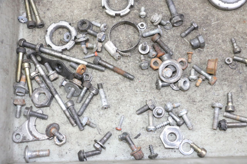 photo de SAC VISSERIE VIS MBK BOOSTER SPIRIT NAKED 50 (2004 - 2017) - Zoom état d’usage