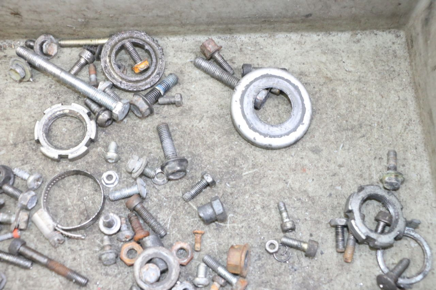 photo de SAC VISSERIE VIS MBK BOOSTER SPIRIT NAKED 50 (2004 - 2017) - Autre angle de vue