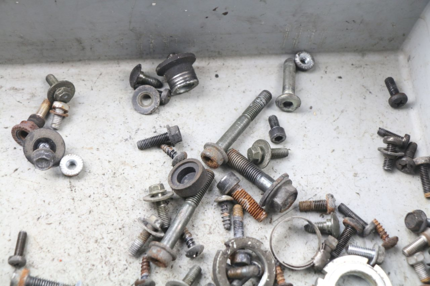 photo de SAC VISSERIE VIS SUZUKI BURGMAN 125 (2007 - 2014) - Autre angle de vue