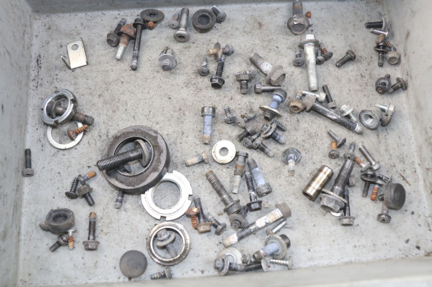 photo de SAC VISSERIE VIS SUZUKI BURGMAN 125 (2007 - 2014) - Détail de la pièce