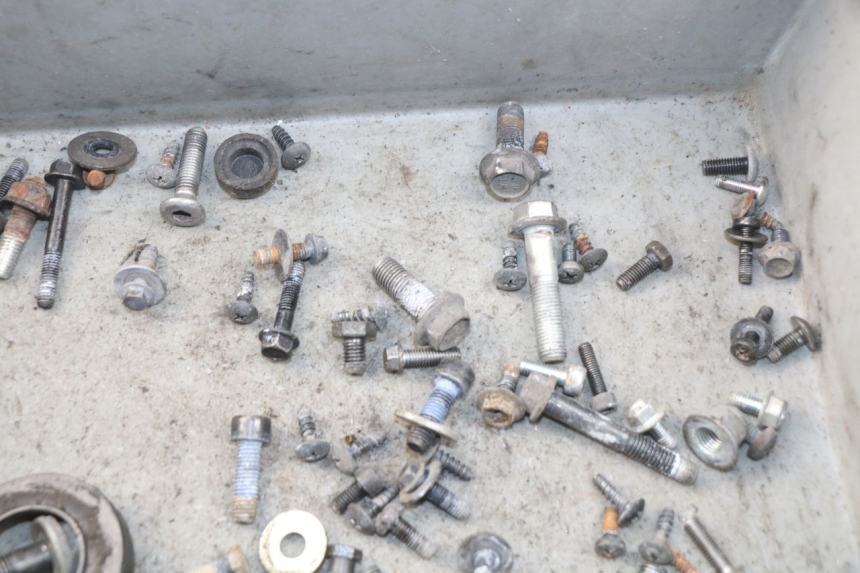 photo de SAC VISSERIE VIS SUZUKI BURGMAN 125 (2007 - 2014) - Zoom état d’usage