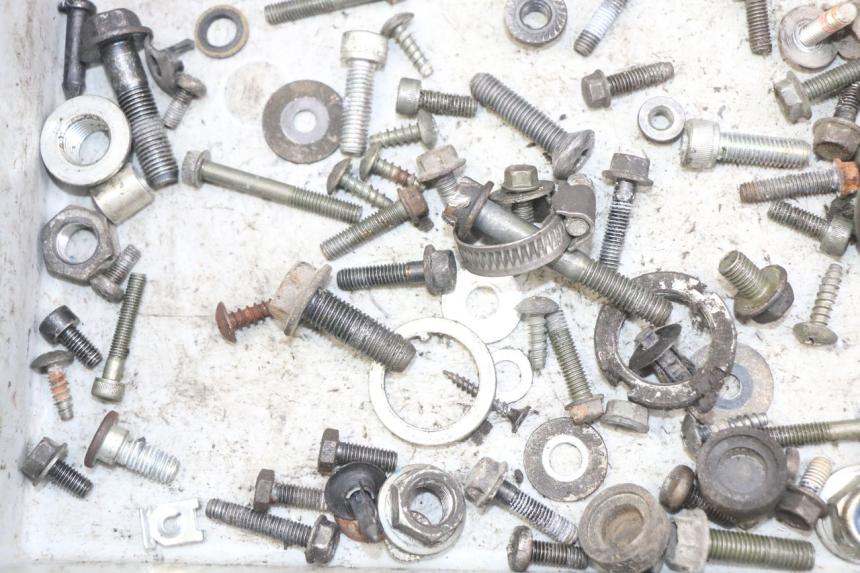 photo de SAC VISSERIE VIS SUZUKI BURGMAN 125 (2007 - 2014) - Détail de la pièce