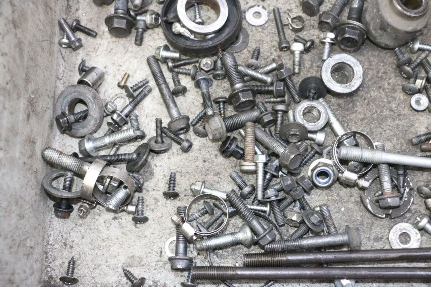 photo de SAC VISSERIE VIS SUZUKI BURGMAN 125 (2007 - 2014) - Autre angle de vue