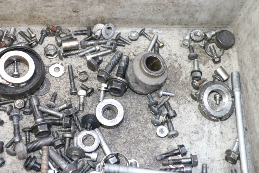 photo de SAC VISSERIE VIS SUZUKI BURGMAN 125 (2007 - 2014) - Vue d’ensemble