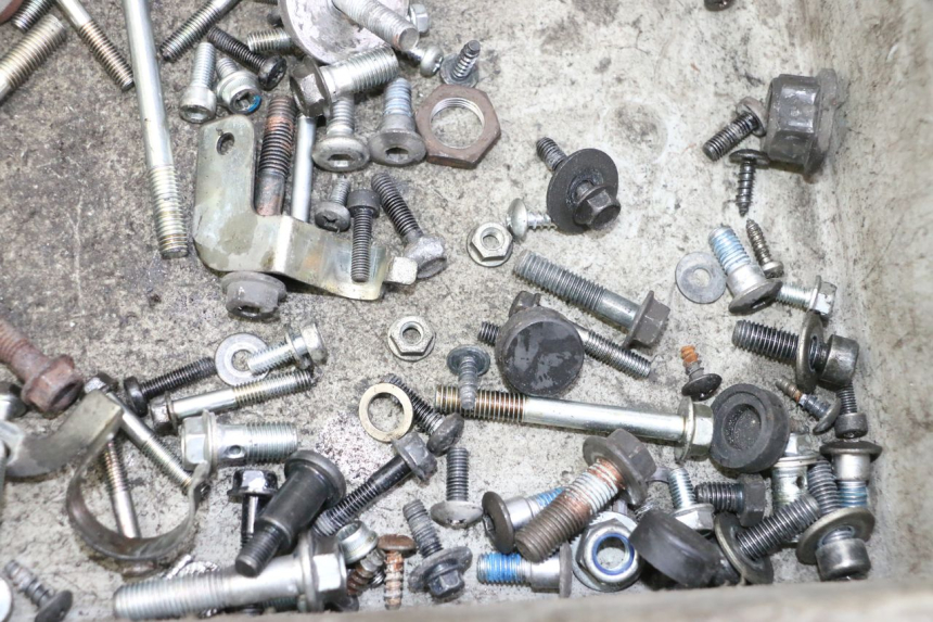 photo de SAC VISSERIE VIS SUZUKI BURGMAN 125 (2007 - 2014) - Autre angle de vue