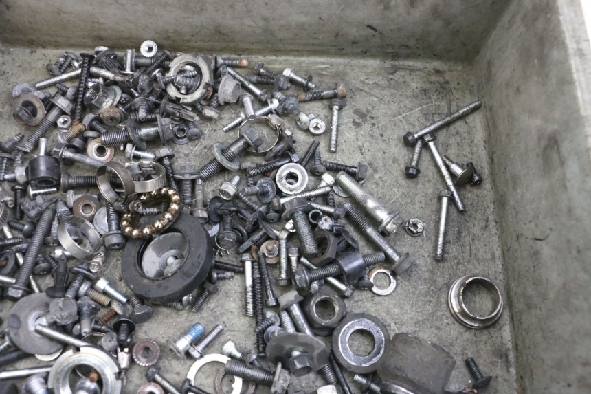 photo de SAC VISSERIE VIS SUZUKI BURGMAN 125 (2007 - 2014) - Détail de la pièce