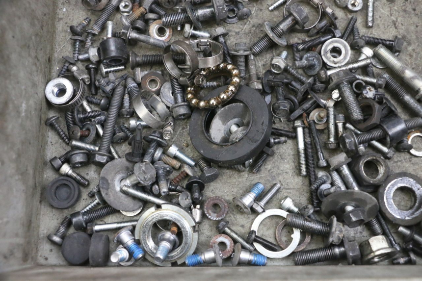 photo de SAC VISSERIE VIS SUZUKI BURGMAN 125 (2007 - 2014) - Autre angle de vue