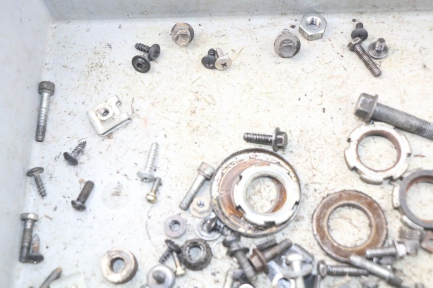 photo de SAC VISSERIE VIS YAMAHA BW'S 50 (2004 - 2017) - Gros plan technique