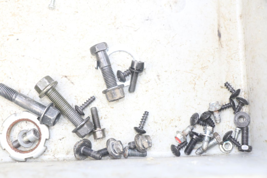 photo de SAC VISSERIE VIS YAMAHA BW'S 50 (2004 - 2017) - Détail de la pièce