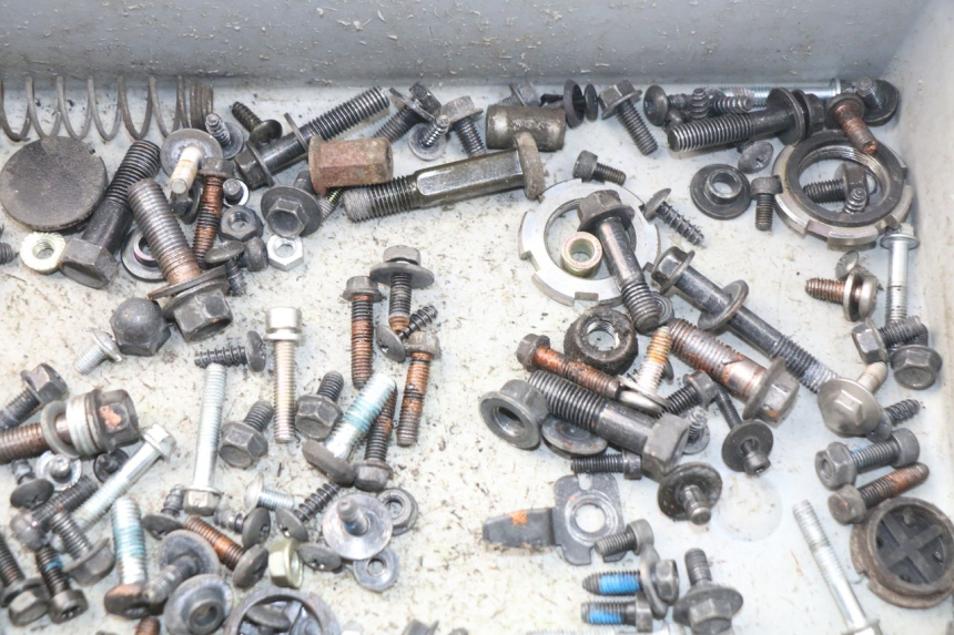 photo de SAC VISSERIE VIS YAMAHA BW'S BWS 125 (2010 - 2013) - Zoom état d’usage