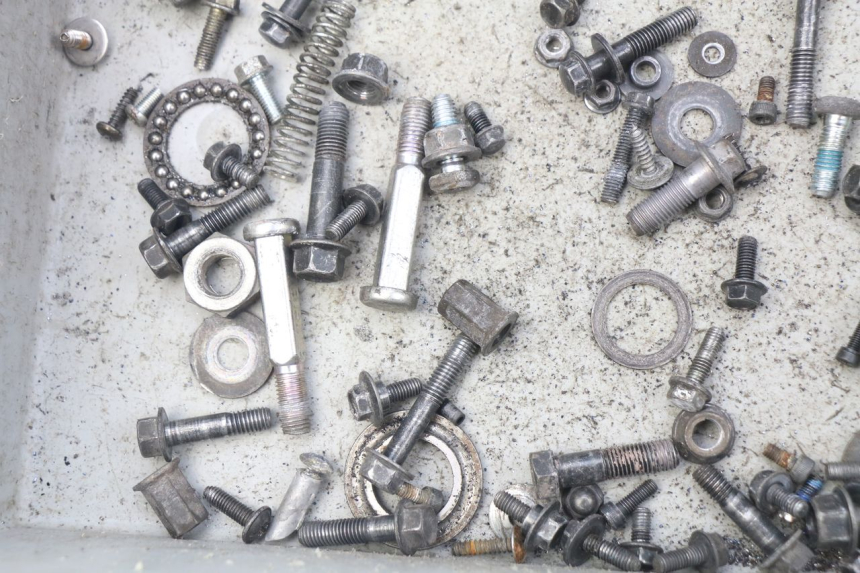 photo de SAC VISSERIE VIS YAMAHA BW'S BWS 125 (2010 - 2013) - Détail de la pièce