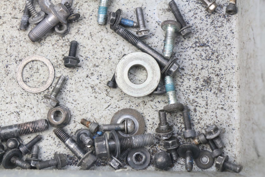 photo de SAC VISSERIE VIS YAMAHA BW'S BWS 125 (2010 - 2013) - Zoom état d’usage