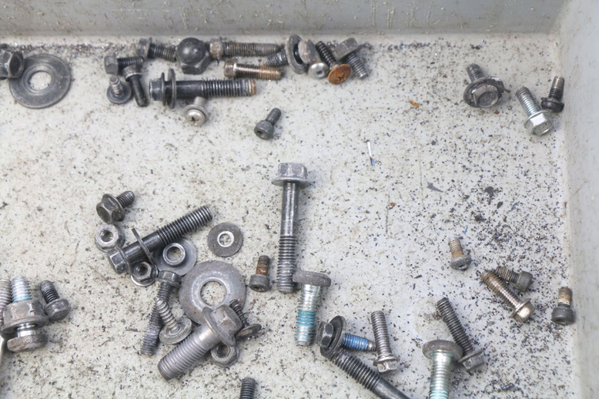 photo de SAC VISSERIE VIS YAMAHA BW'S BWS 125 (2010 - 2013) - Autre angle de vue