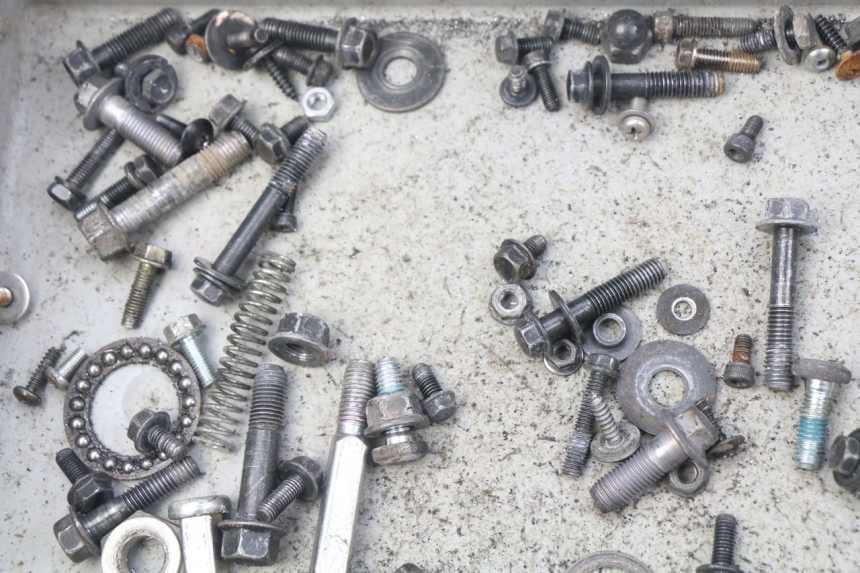 photo de SAC VISSERIE VIS YAMAHA BW'S BWS 125 (2010 - 2013) - Gros plan technique