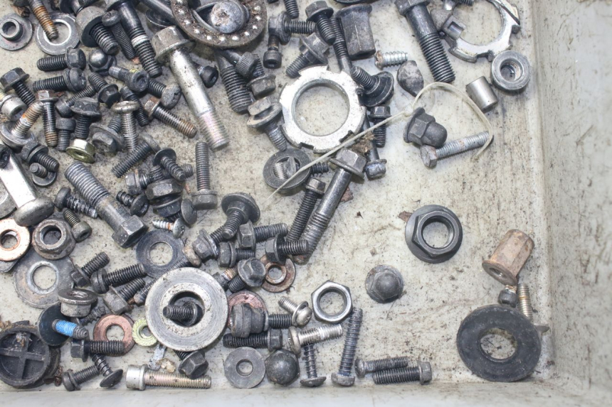 photo de SAC VISSERIE VIS YAMAHA BW'S BWS 125 (2010 - 2013) - Zoom état d’usage