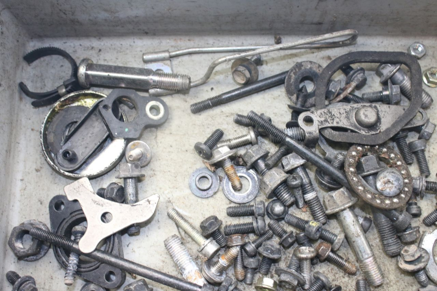 photo de SAC VISSERIE VIS YAMAHA BW'S BWS 125 (2010 - 2013) - Gros plan technique