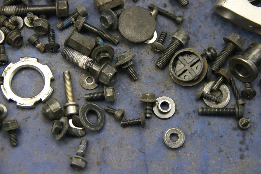 photo de SAC VISSERIE VIS YAMAHA BW'S BWS 125 (2010 - 2013) - Zoom état d’usage