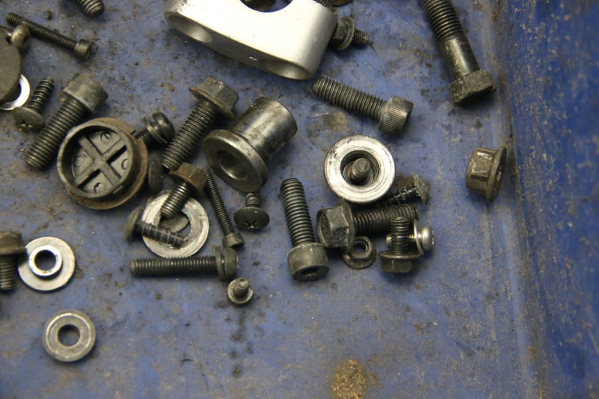 photo de SAC VISSERIE VIS YAMAHA BW'S BWS 125 (2010 - 2013) - Autre angle de vue