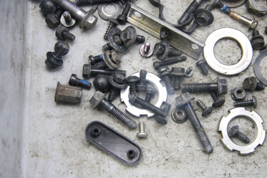 photo de SAC VISSERIE VIS YAMAHA BW'S BWS 125 (2010 - 2013) - Détail de la pièce