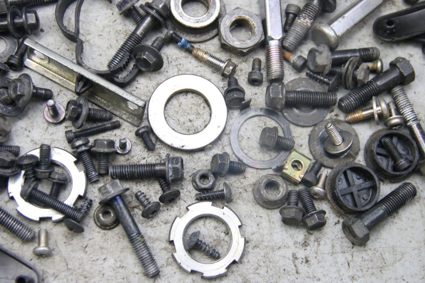 photo de SAC VISSERIE VIS YAMAHA BW'S BWS 125 (2010 - 2013) - Zoom état d’usage